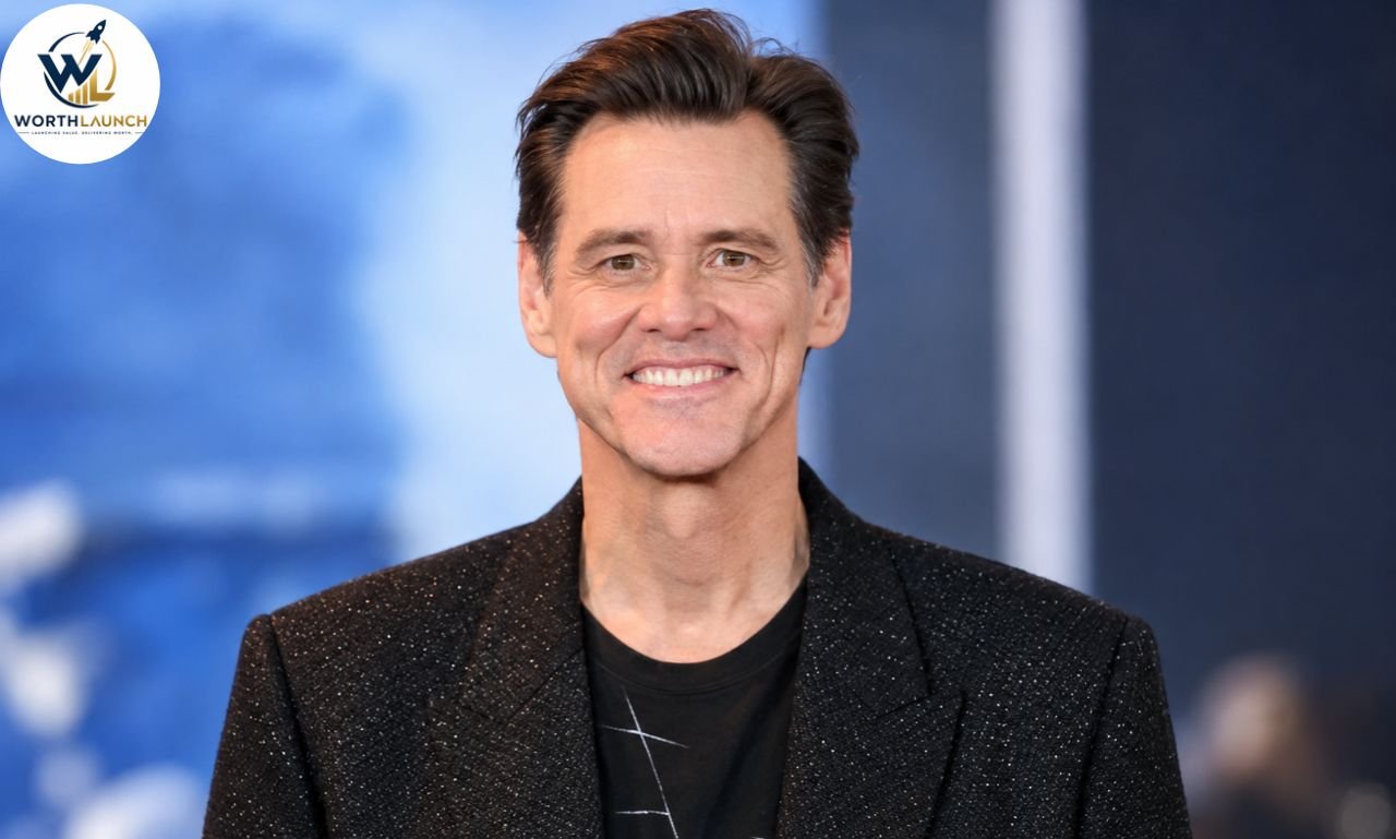 Jim Carrey smiling in a black blazer at a red-carpet event.